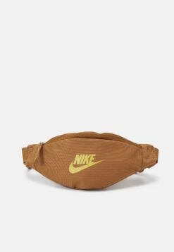 Nike Sportswear Unisex - Bum Bag - Ale Brown/Ale Brown/Wheat Gold-Coloured