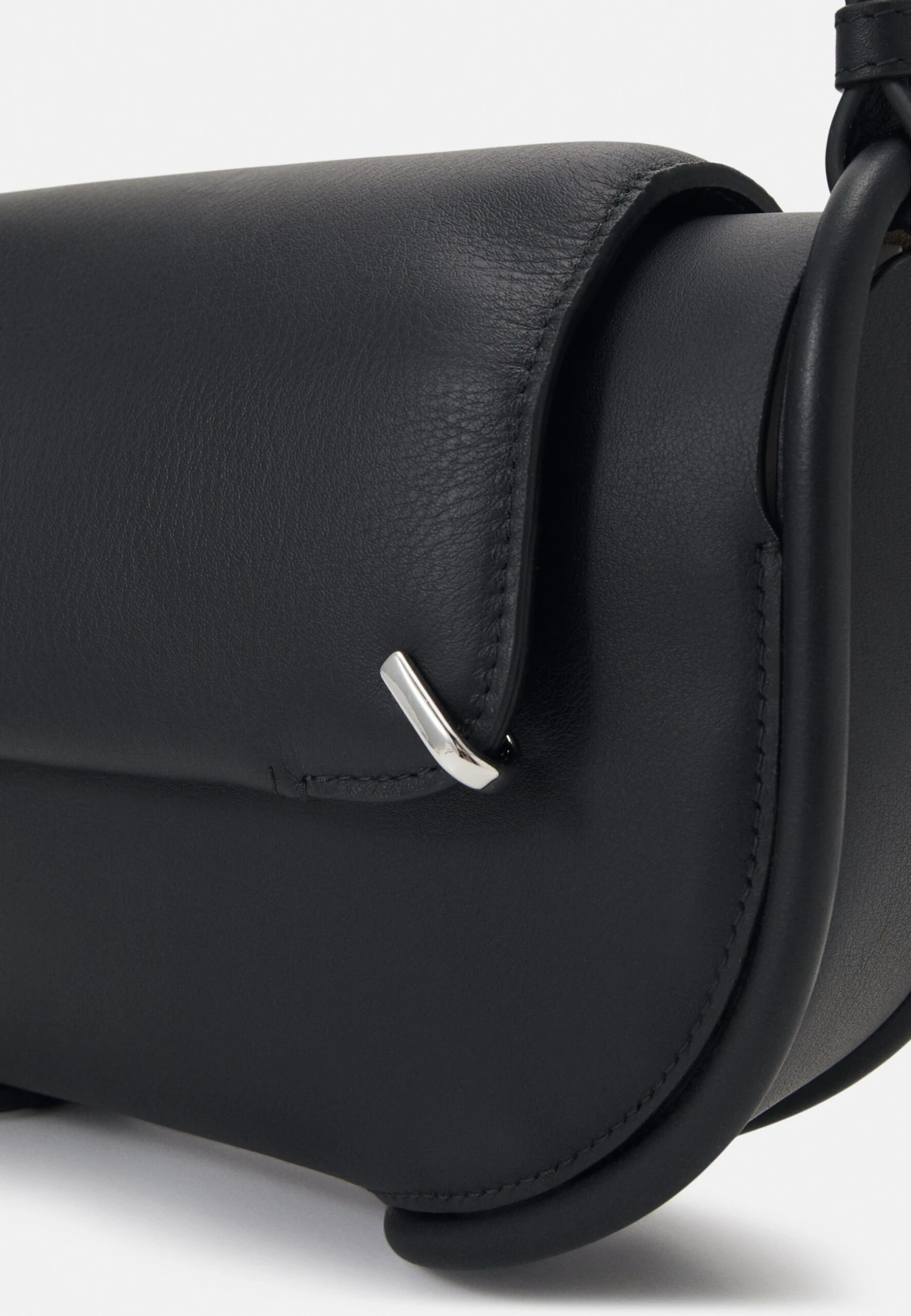 LOVNI BAG MEDIUM UNISEX - Cross Body Bag - Black - Image 4