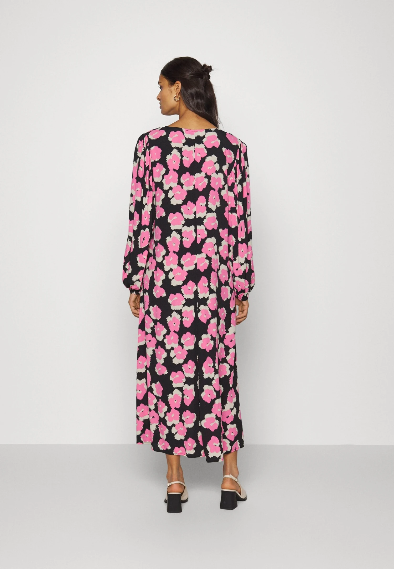 Modström Bibbie Dress - Shift Dress - Cosmos Fleur - Image 3