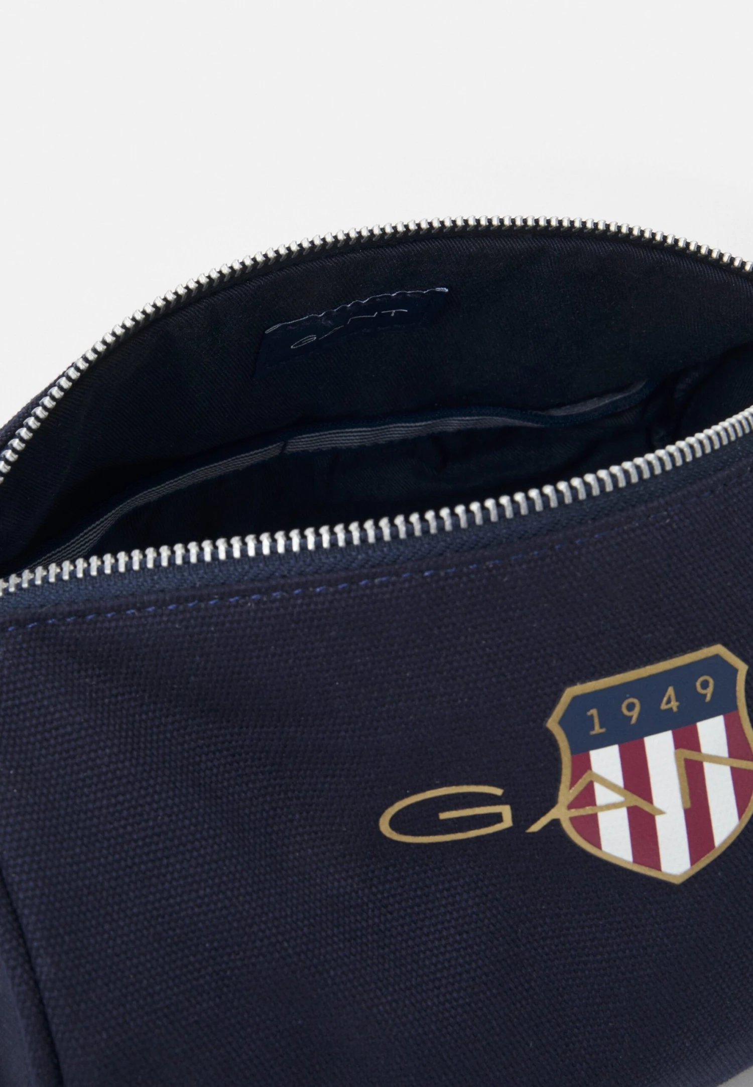 Gant Archive Shield Wash Unisex - Wash Bag - Marine - Image 3