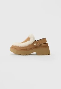 Ugg ESMEE - Clogs - Chestnut