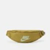 Nike Sportswear HeritageUnisex - Bum Bag - Golden Moss