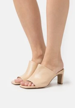 Pavement Dede - Heeled Mules