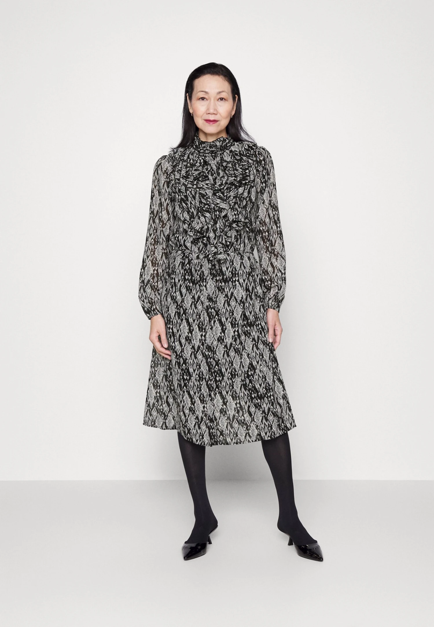 Saint Tropez Liljasz - Shirt Dress - Black Rococo - Image 2