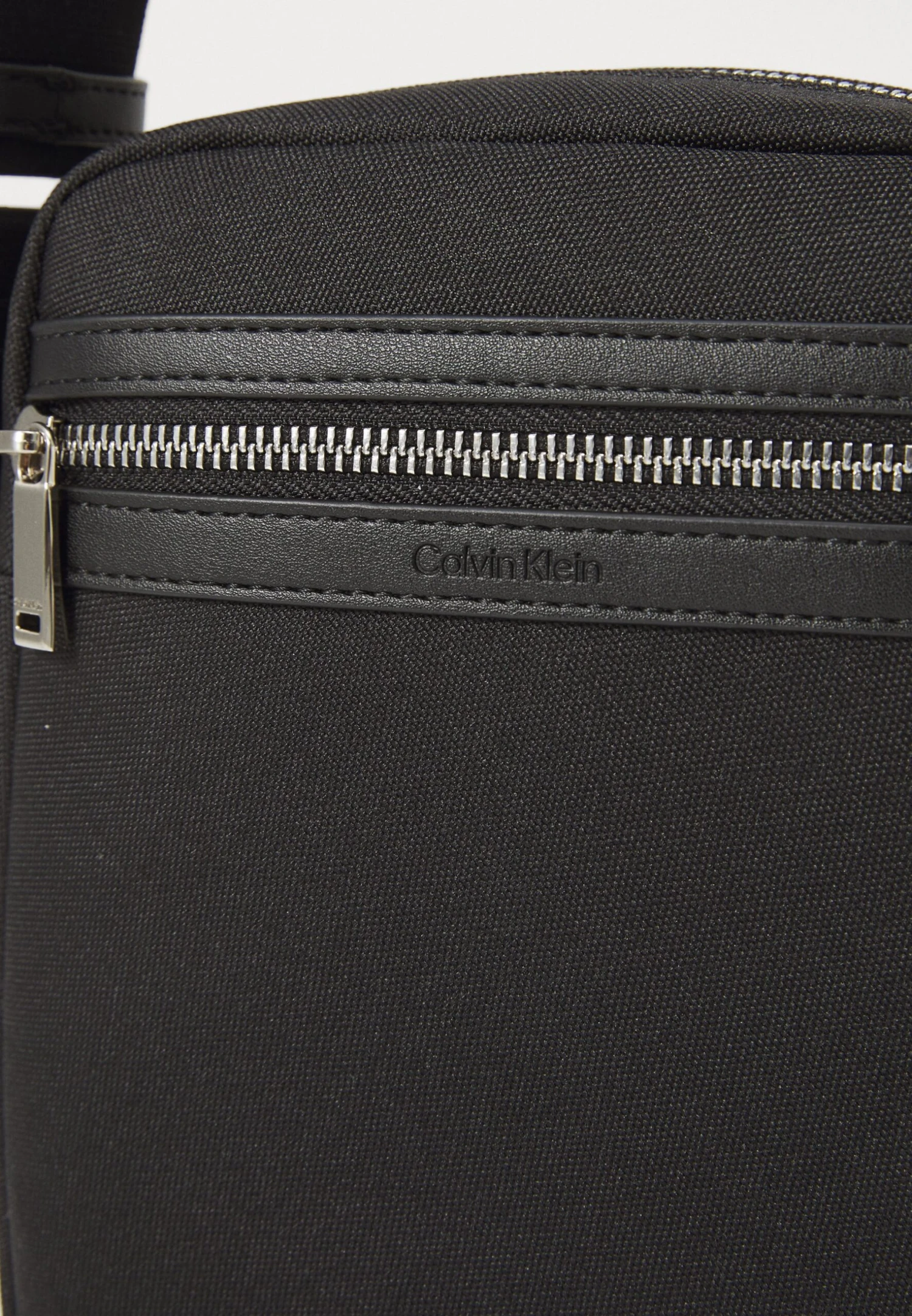 Calvin Klein CONTRAST REPORTER - Cross Body Bag - Black - Image 4