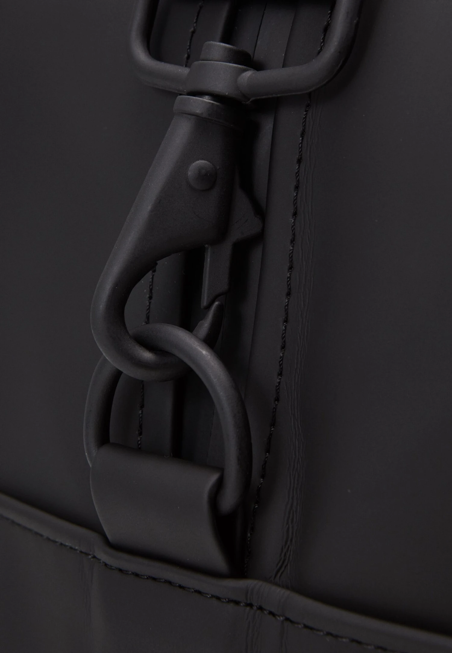 Rains Gym Bag Unisex - Sports Bag - Black - Image 4