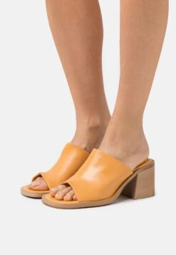 Jax - Heeled Mules - Mandarin