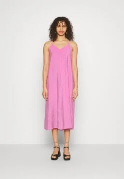 Vero Moda Tall Vmqueeny Calf Singlet Drees - Day Dress