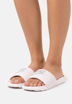 Nike Sportswear Victori One Slide - Mules - Barely Rose/Metallic Silver