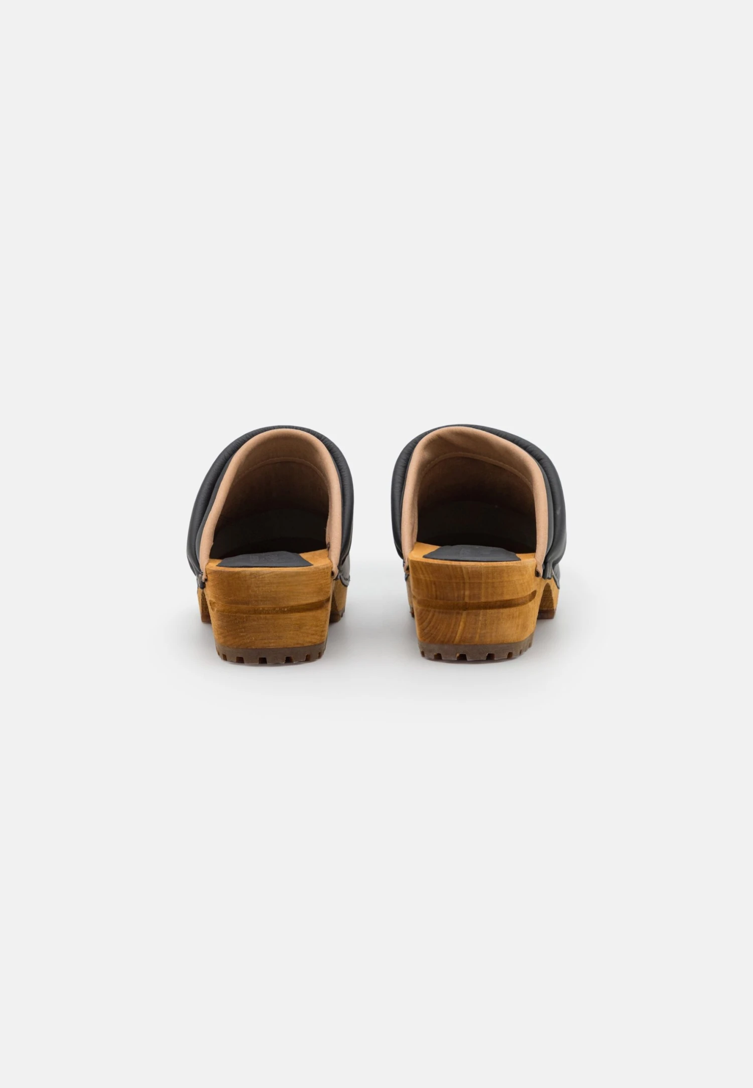 Pavement Gabi - Clogs - Black - Image 4