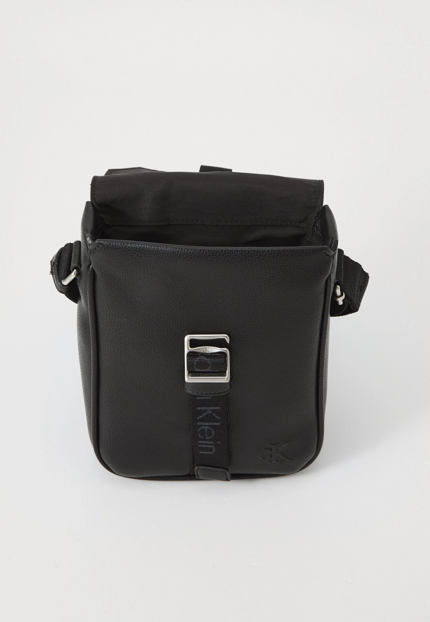 Calvin Klein CARGO - Cross Body Bag - Black - Image 3