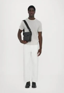 Michael Kors ZIP FLIGHT BAG - Cross Body Bag - Black