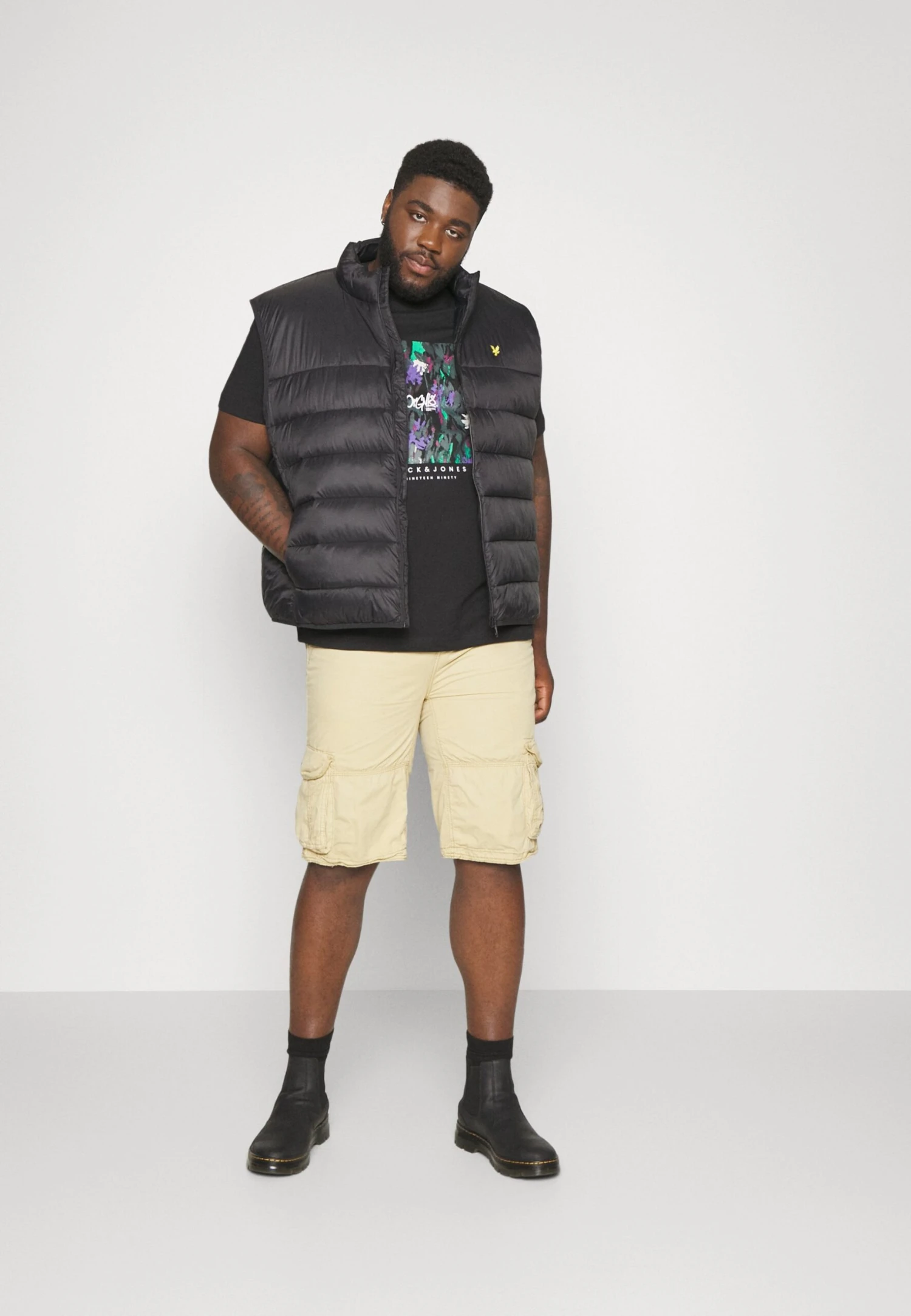 Lyle & Scott Baffle Gilet - Waistcoat - Jet Black - Image 2