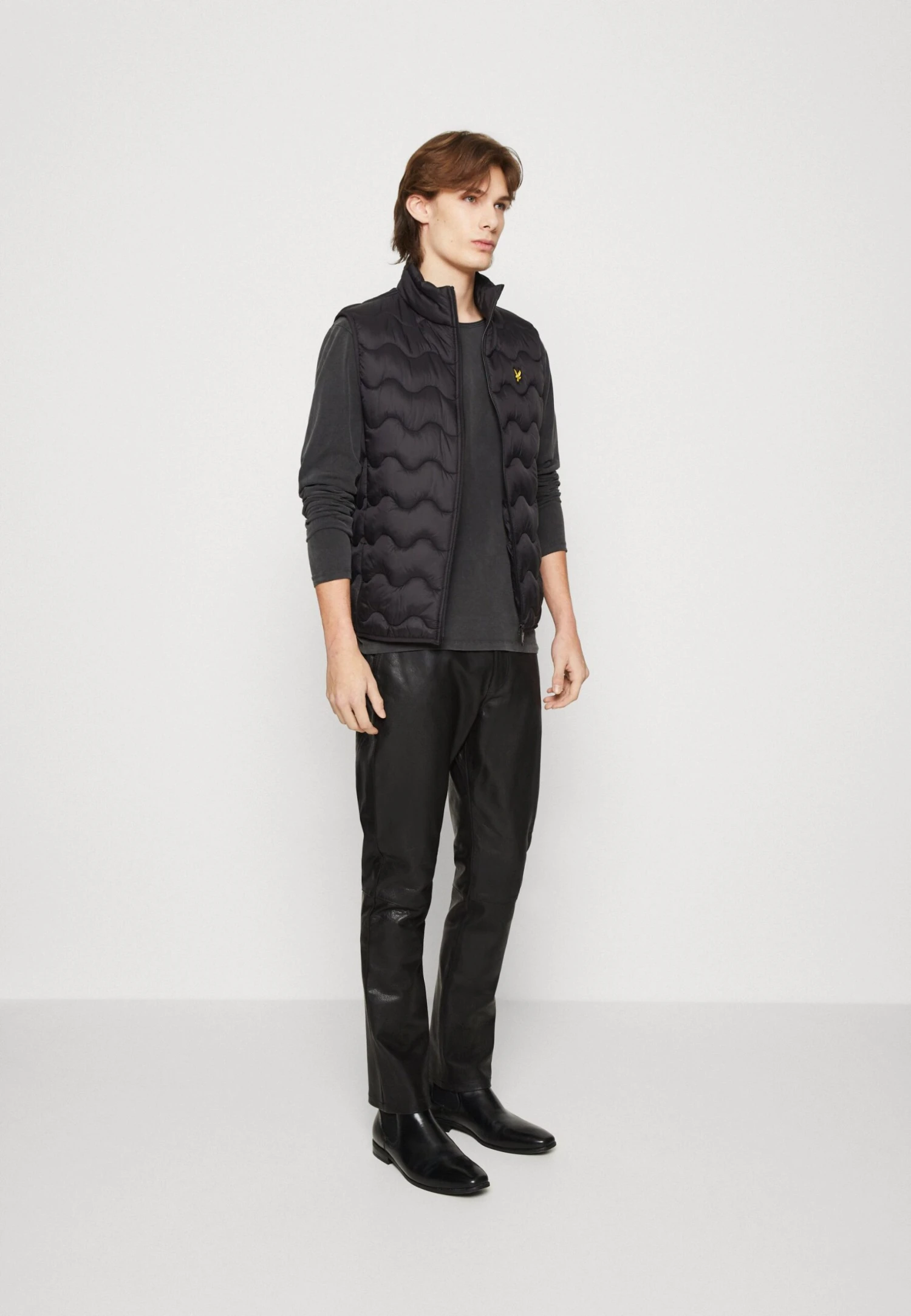 Lyle & Scott Crest Quilted Gilet - Waistcoat - Image 2