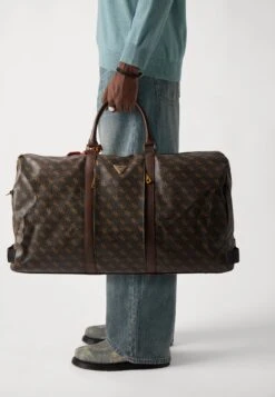 Guess PISA DOUBLE ZIP - Weekend Bag - Brown/ochre/burgundy