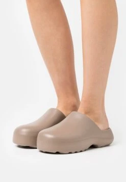 Millie Moulded Clog - Clogs
