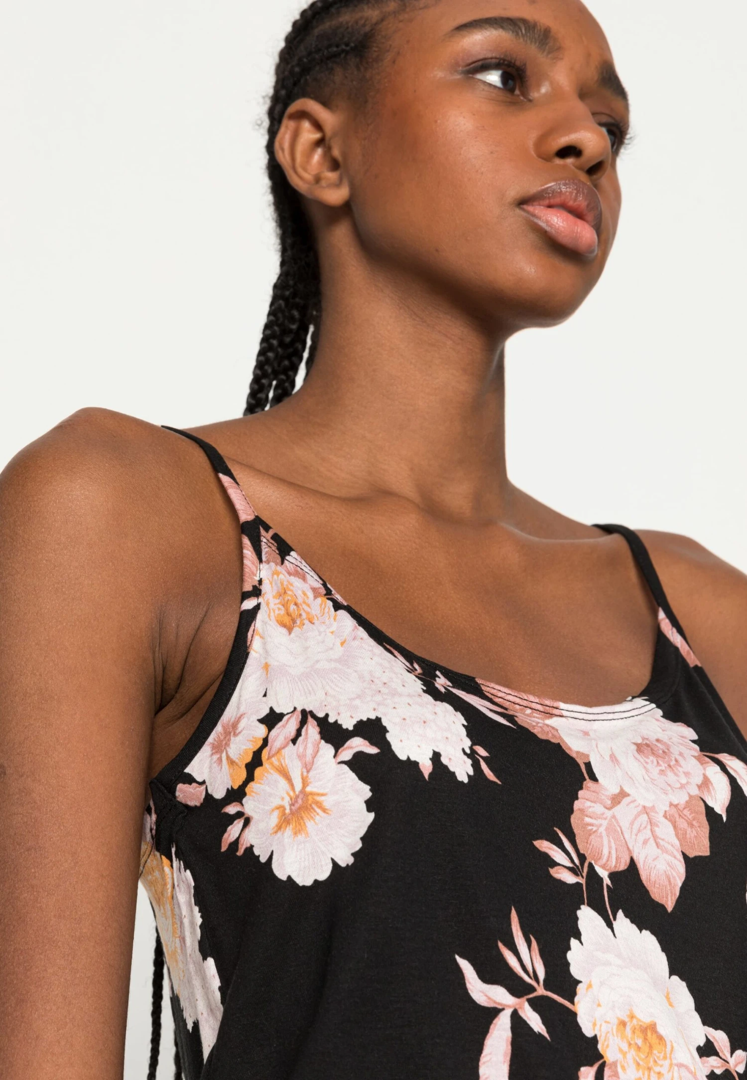 Vila Vikami- Maxi Dress - Black/Flower - Image 5