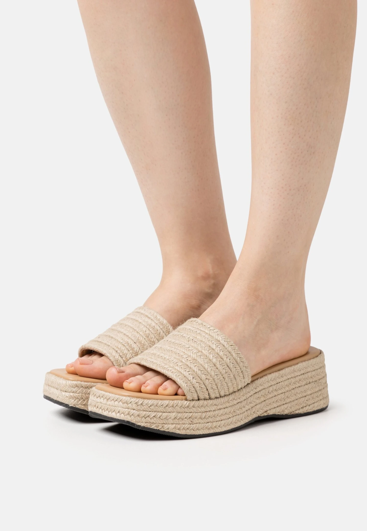 Monki Heeled Mules - Beige/Dusty Light