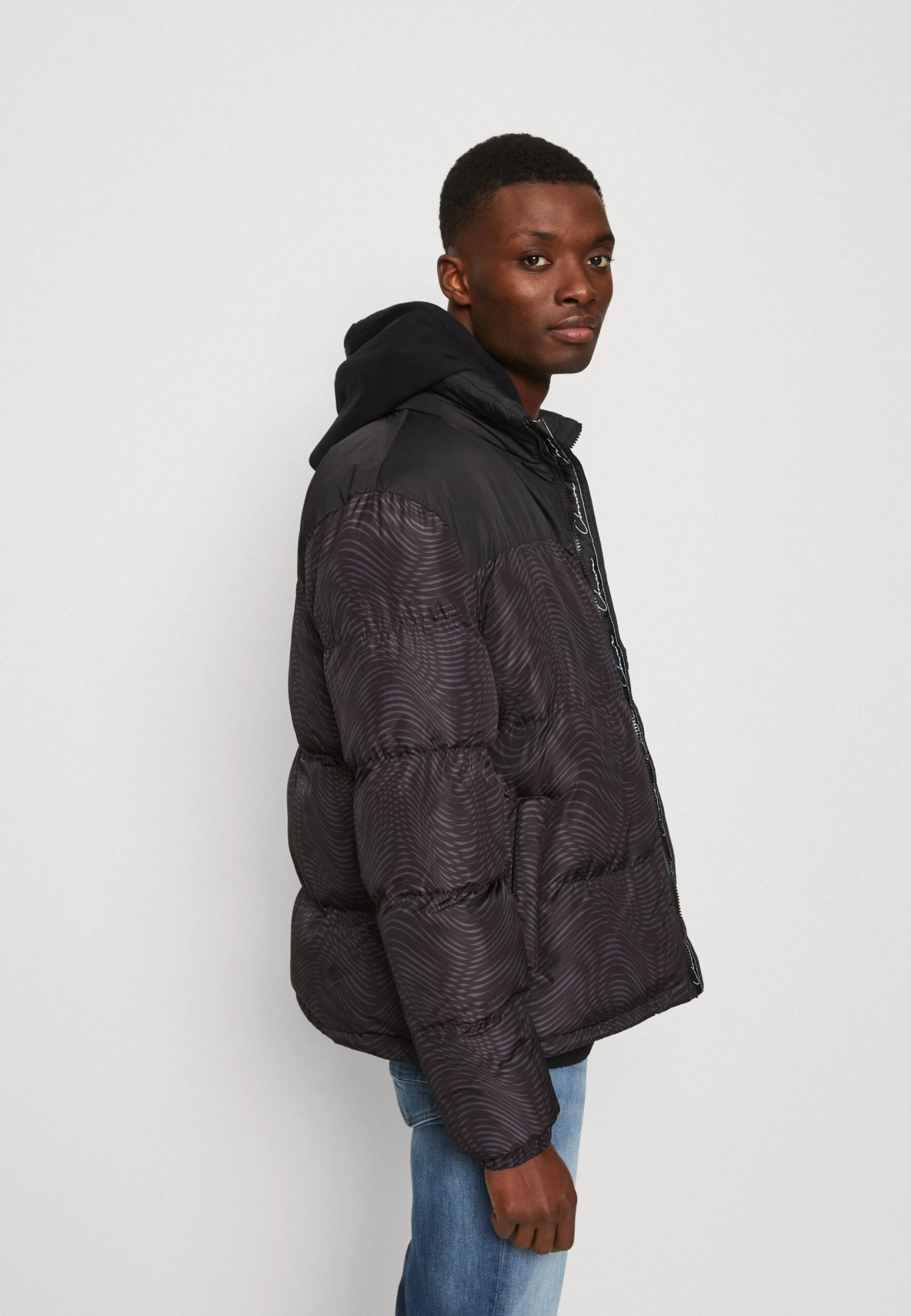 Contrast Wave Jacket - Winter Jacket - Black - Image 4