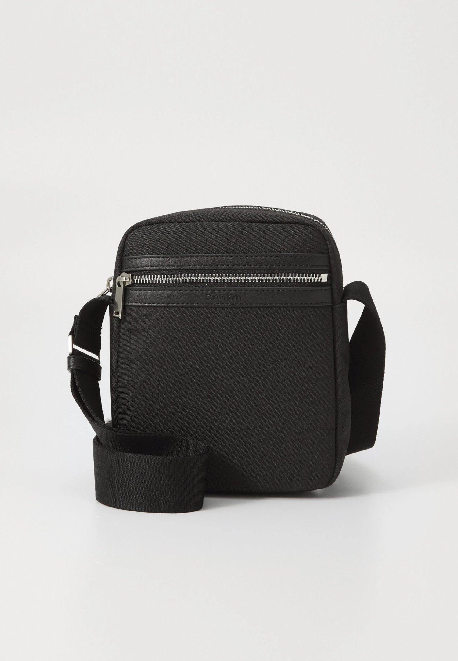 Calvin Klein CONTRAST REPORTER - Cross Body Bag - Black