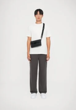 Armani Exchange NIGHT LAB CROSSBODY UNISEX - Cross Body Bag - Black