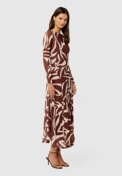 Forever New TAMMY ASYMMETRIC HEM - Cocktail Dress / Party Dress - Brown