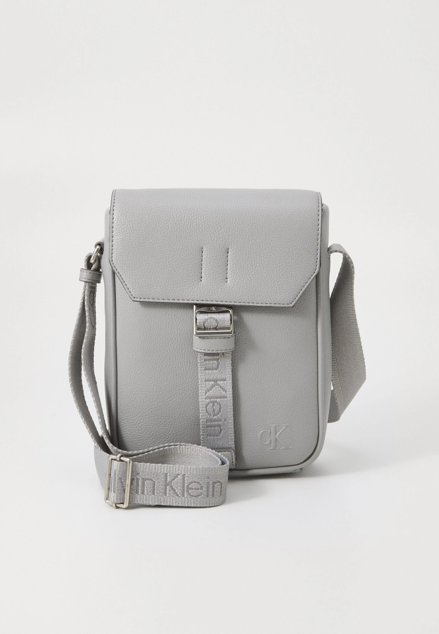 Calvin Klein CARGO - Cross Body Bag - Black - Image 5