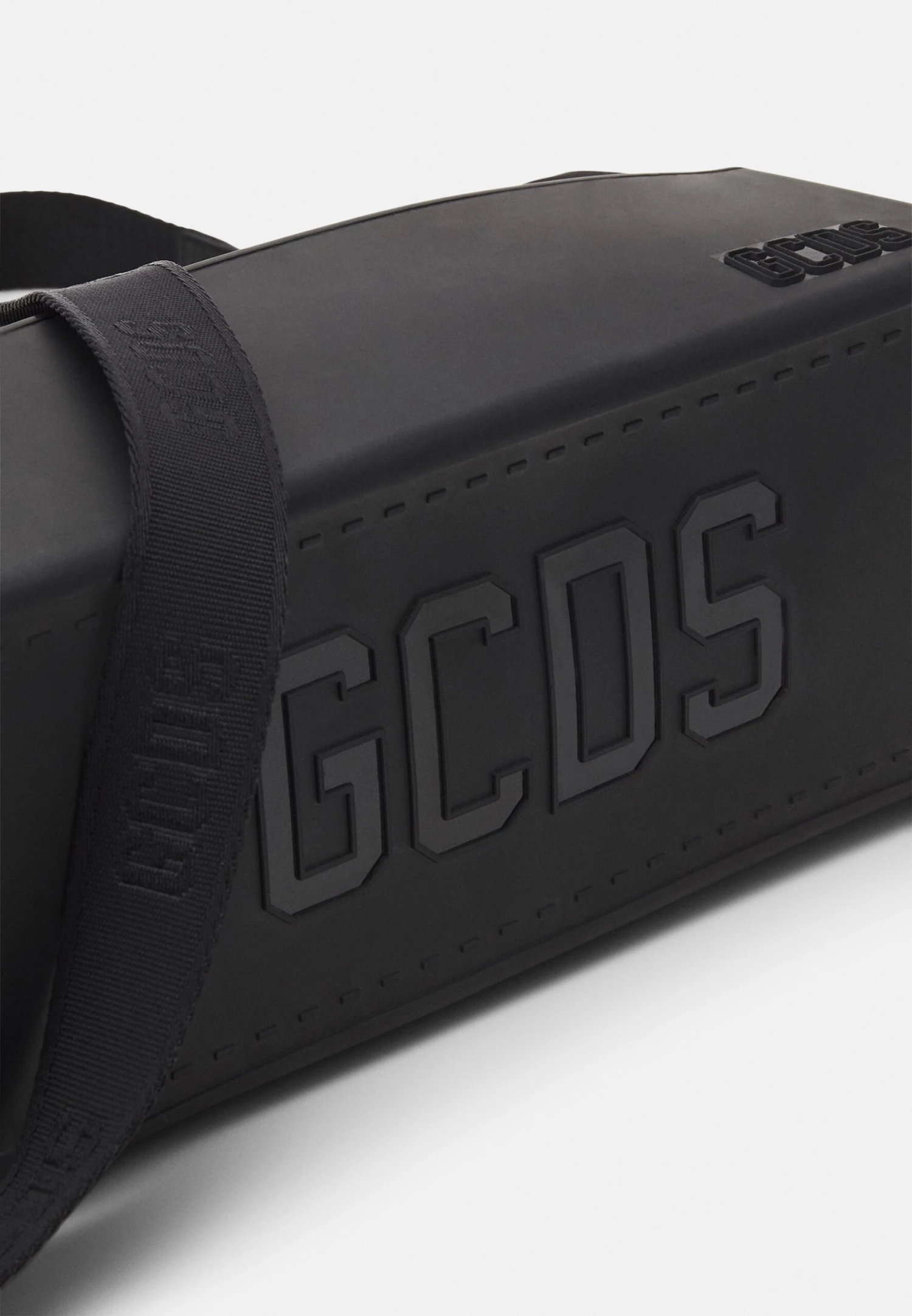 GCDS Matilda Medium Bag Unisex - Across Body Bag - Black - Image 4
